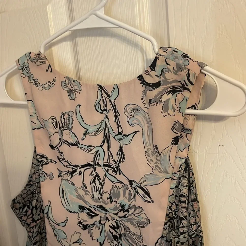 BCBG MaxAzria VickyDusty RosePinkFloralPink SleevlessBlouseTank XXSmall EUC